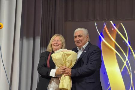 Первый секретарь Севастопольского горкома КПРФ Василий Пархоменко поздравил с 55-летием школу № 22 им. Н.А. Острякова