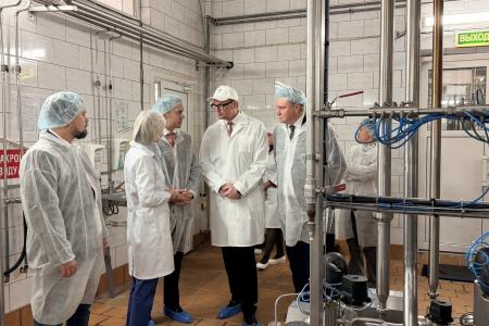 «Отставать в научно-техническом соревновании мы не имеем права»: Юрий Афонин посетил крупнейшие предприятия Вологодчины