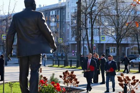 «Отставать в научно-техническом соревновании мы не имеем права»: Юрий Афонин посетил крупнейшие предприятия Вологодчины