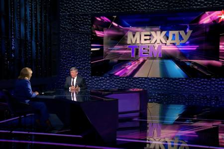 Дмитрий Новиков на телеканале «Звезда»: Чтобы не замечать кризис капитализма, на Западе нагнетают враждебность к России