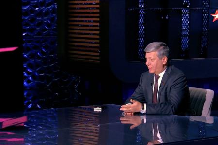 Дмитрий Новиков на телеканале «Звезда»: Чтобы не замечать кризис капитализма, на Западе нагнетают враждебность к России