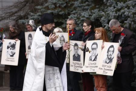 Москва. Репортаж о прошедших траурных мероприятиях по погибшим в Останкино 3 октября 1993 года
