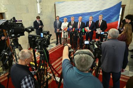 Курс «лево руля»: КПРФ настаивает на изменении финансово-экономической и социальной политики страны