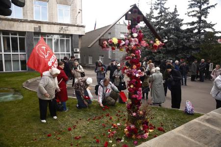 Москва. Репортаж о прошедших траурных мероприятиях по погибшим в Останкино 3 октября 1993 года