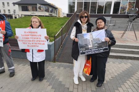 Эхо танковых залпов: в Смоленске почтили память защитников Дома Советов в годовщину «черного октября»