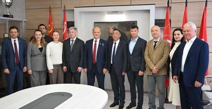 Геннадий Зюганов встретился с китайскими производителями