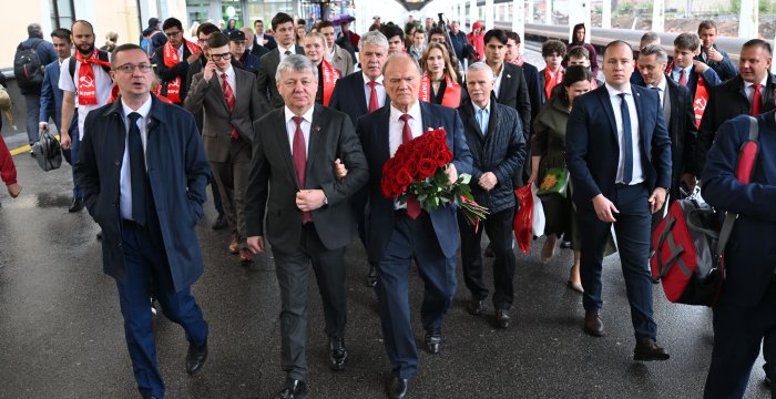 Геннадий Зюганов посетил с рабочим визитом Санкт-Петербург