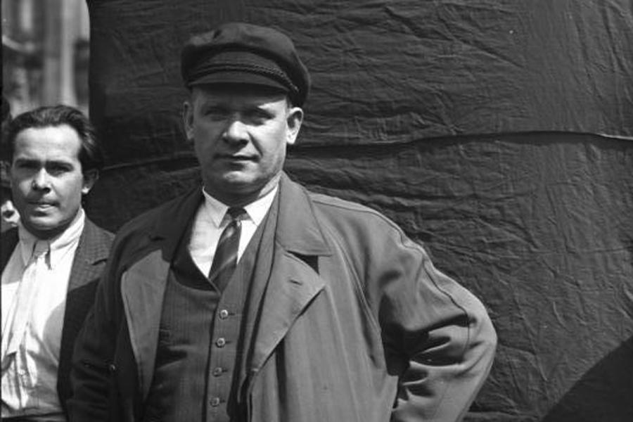 Лесби порно галереялары Жігіт бір топ қыздарды бірінен соң бірін жалайды